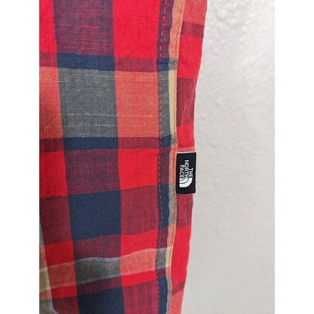 The North Face Red Plaid Button Down Shirt‎ Small